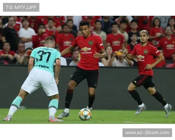 足球比赛中为何球员常用英语喊哥哥这一现象解析